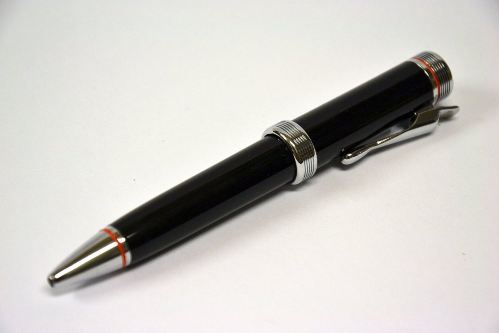 Kuličkové pero černé